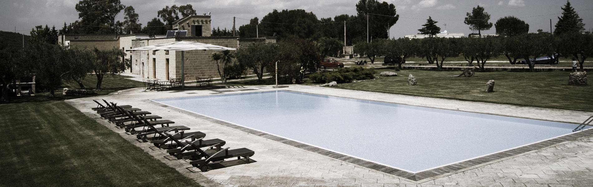 AMPIO SPAZIO VERDE CON AREA PISCINA
